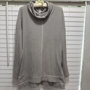Liz Claiborne Weekend Women's textured long sleeved top; Size L